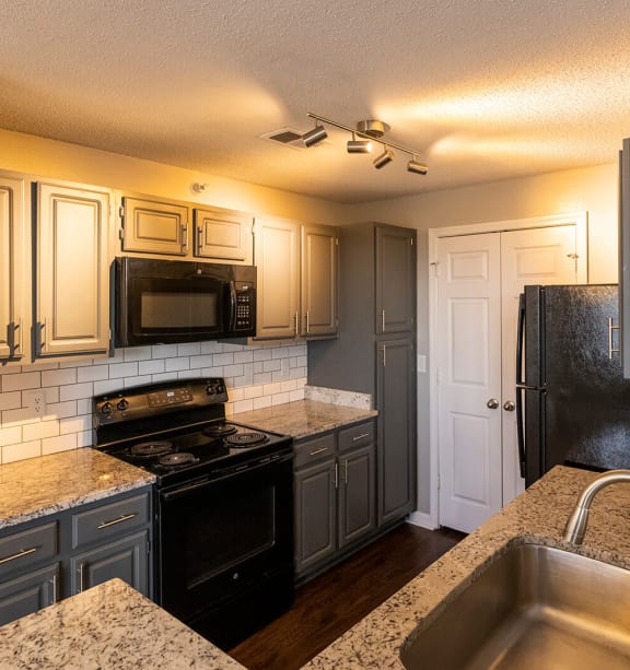 Pinnacle Pointe Apartments in Lenexa, KS